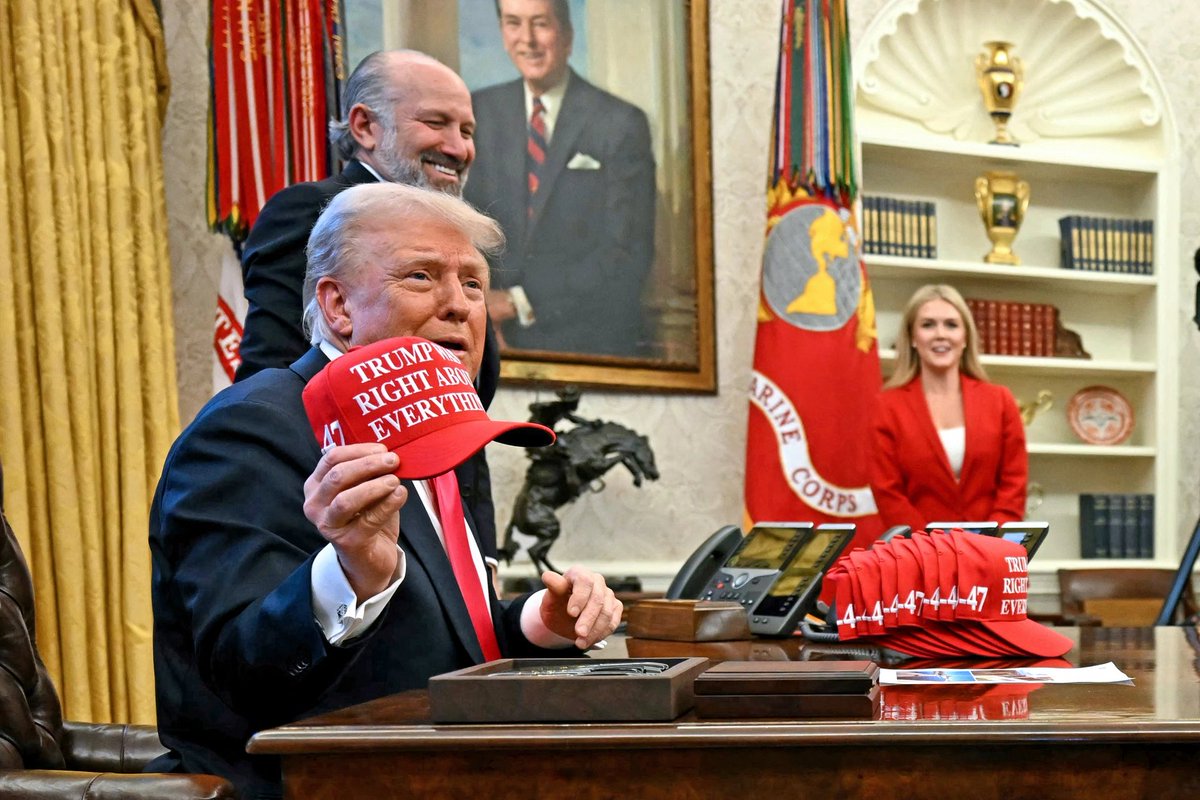 #Russie-Etats Unis: "Non, je n'ai fait aucun progrès", aveu de Donald Trump, après son 6e appel avec le Président russe. Mais cela ne saurait gâcher la Big Beautiful fête en ce 4 juillet, jour d'indépendance. Et Donald Trump arbore pour celle-ci une casquette "Trump avait raison
