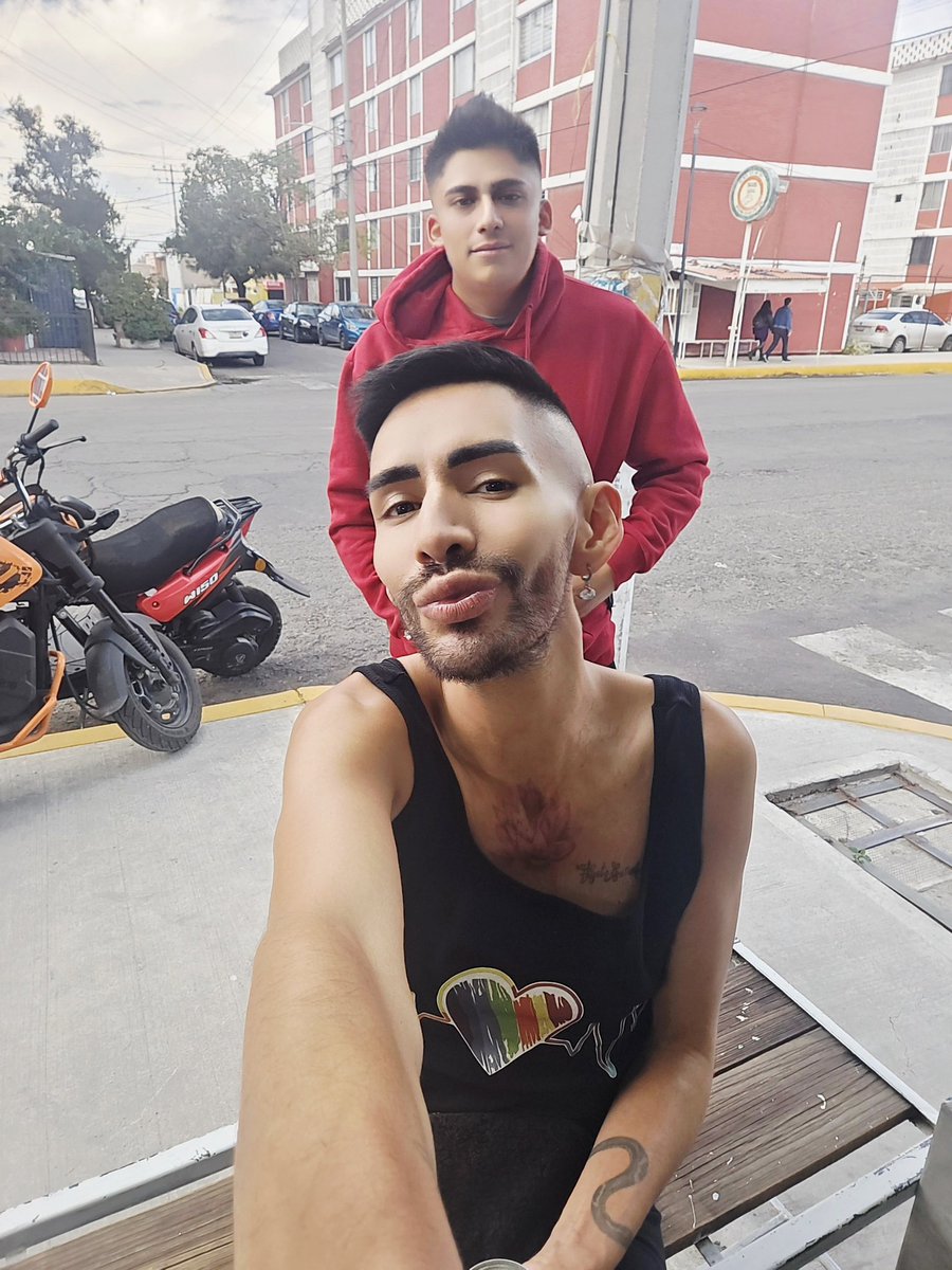 DramaQueenRemix's tweet photo. De visita con el chacalerio di 😂 se me hizo fácil la #CopaLigera con estos preciosos di! #Liosa #Leo #Buba #Mike #Papucho 🖤 https://t.co/1Q9uPacyU1