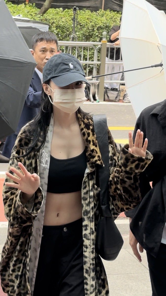 dkuang01's tweet photo. 250704 kbs上班
#aespa #에스파 
#WINTER #윈터 https://t.co/S8Ookn7SOY