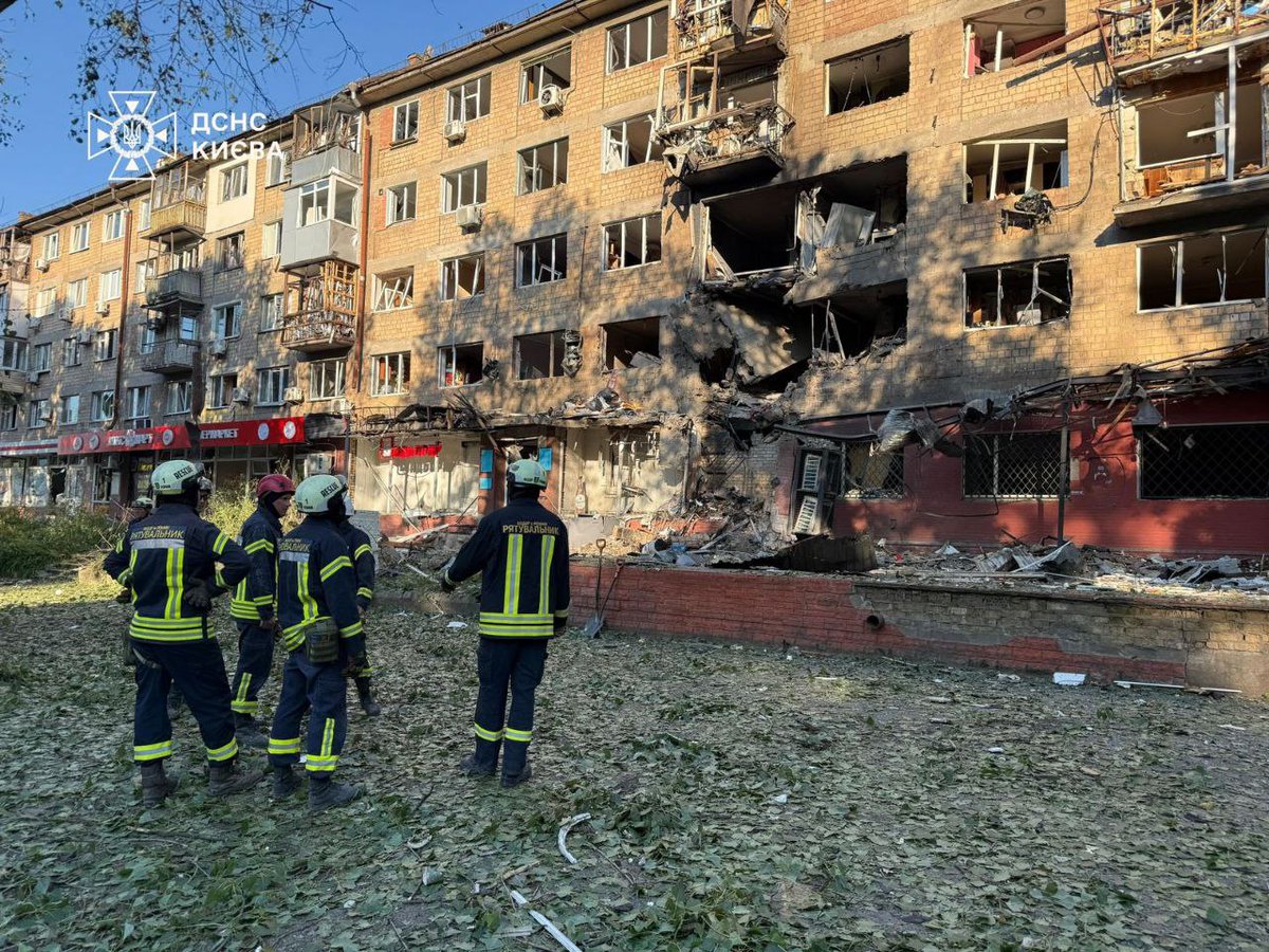 Frialum's tweet photo. And of course, the major targets of the Russian attack were residential buildings. Again. 
#RussiaIsATerroristState https://t.co/WUcl6OaY8V