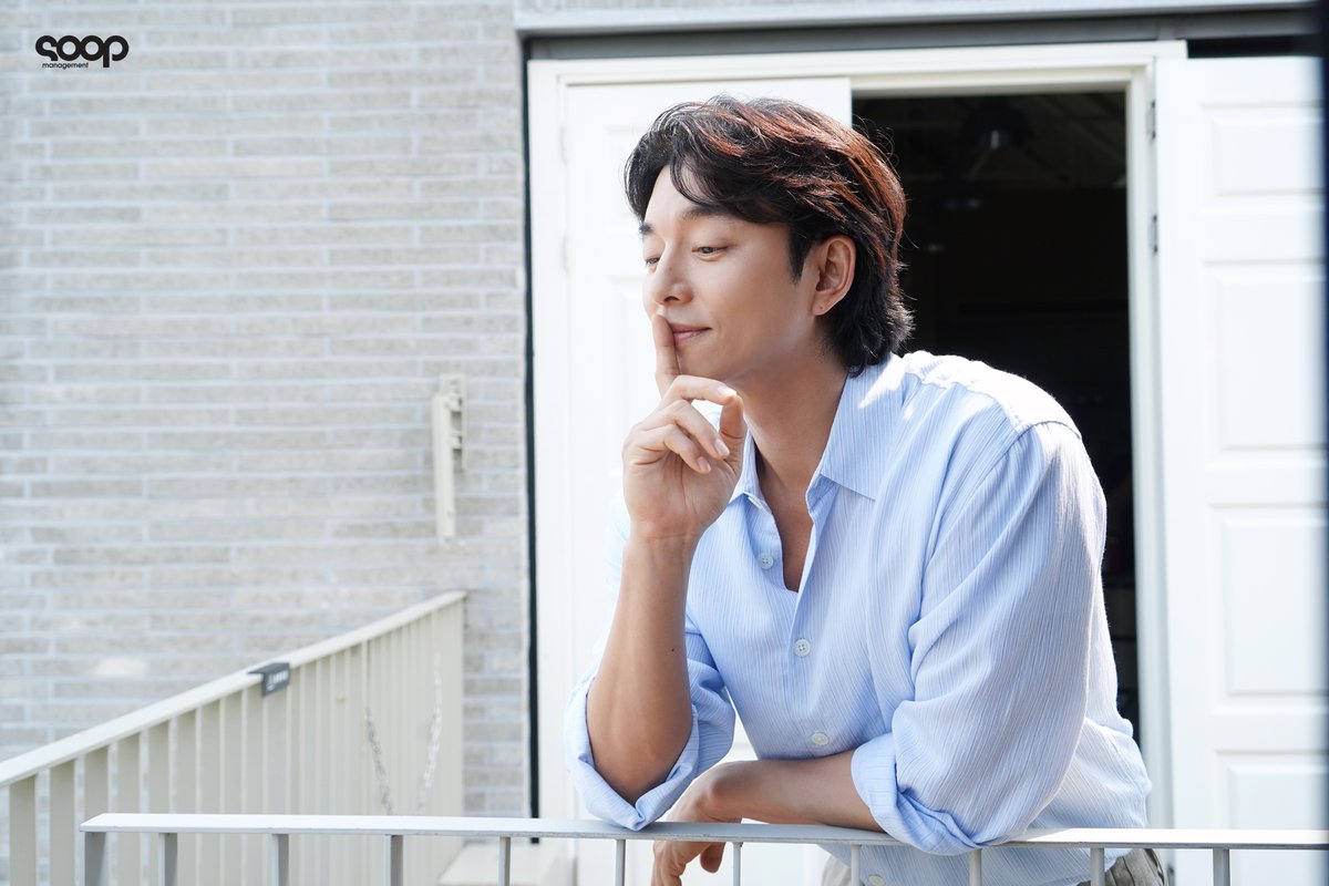 soop_ent's tweet photo. 흐린 날씨도 공유 배우의 청량함으로 상쾌하게🍃

여름 = 공유는 공식〰️
이번 여름도 공유 배우와 함께 보내요💚 https://t.co/KNzm1sj1Pp