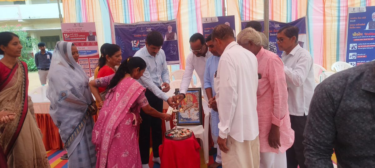 TdoMeghraj's tweet photo. ધરતી આંબા જનજાતિય ઉત્કર્ષ અભિયાન અંતર્ગત સેવા સેતુ કાર્યક્રમ શબરી હાઈસ્કૂલ કસાણા
@DdoArvalli 
@CollectorArv 
@CMOGuj https://t.co/yNPEaFNcPc