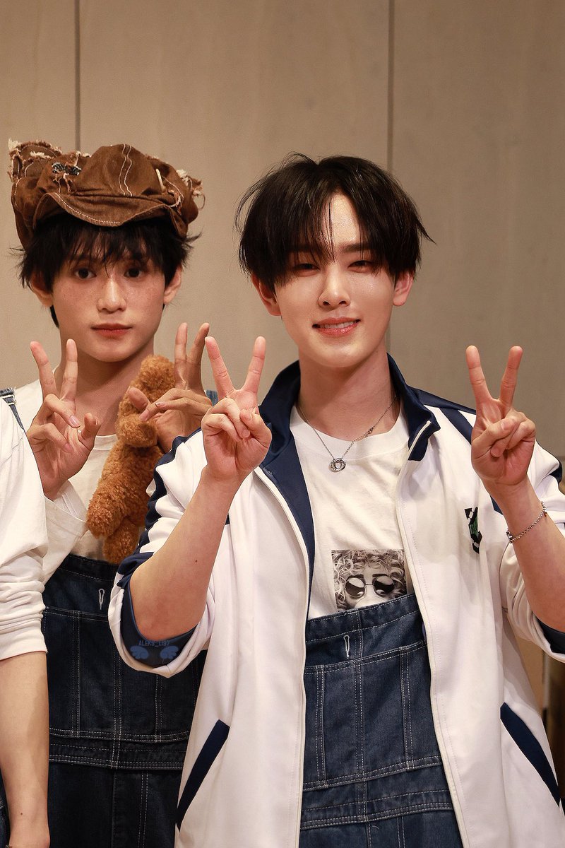 ✌🏼🧸✌🏼

#XODIAC #소디엑 
#HYUNSIK #현식
#ZAYYAN #자얀