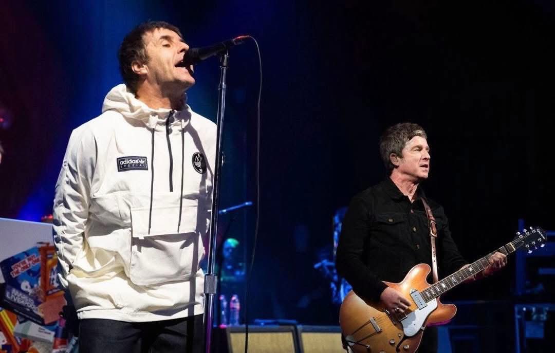OasisPlanet_'s tweet photo. Happy Oasis reunion Weekend

#Oasis25 https://t.co/CtgkAhBakS