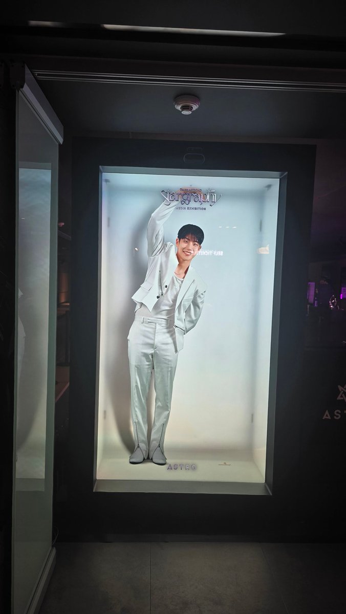 woocong_2's tweet photo. #아스트로 #ASTRO #아로하 #AROHA #아스트로드 #ASTROAD #Stargraphy #MEDIA_EXHIBITION
@creativemut_ https://t.co/Ixv1LUDo9b