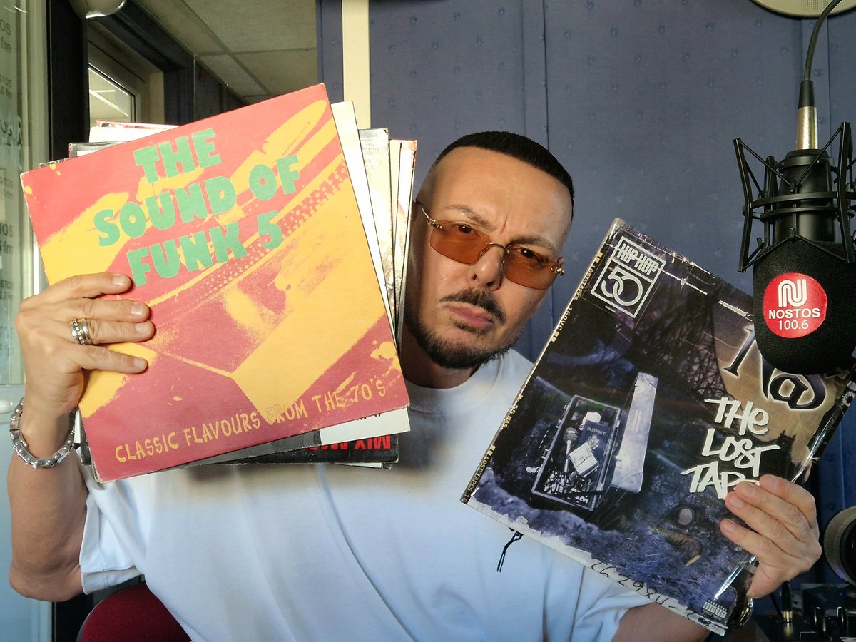 Μέχρι τις 11.00 Early Birds feat. <a href="/NikosVourliotis/">Nikos Vourliotis</a> 
δηλαδή βινύλια!