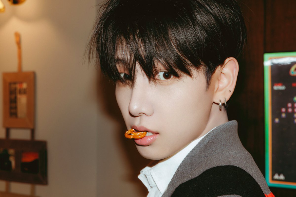 BOYNEXTDOOR_JP's tweet image. BOYNEXTDOOR JP 2nd Single 『BOYLIFE』
Concept Photo : 浪漫(ROMAN) ver.

2025. 8. 18 Streaming
2025. 8. 20 Album Release

#BOYNEXTDOOR #BND
#JAEHYUN
#BND_BOYLIFE
#Count_To_Love