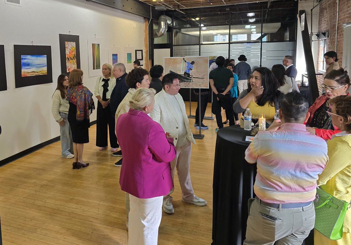 Con la presencia del gran maestro Pedro Trueba inauguramos en San Francisco la exposición “Energía y Transformación”. Una muestra con 17 de sus obras en óleo y acuarela. Gracias a los asistentes esta noche. Gran éxito!!