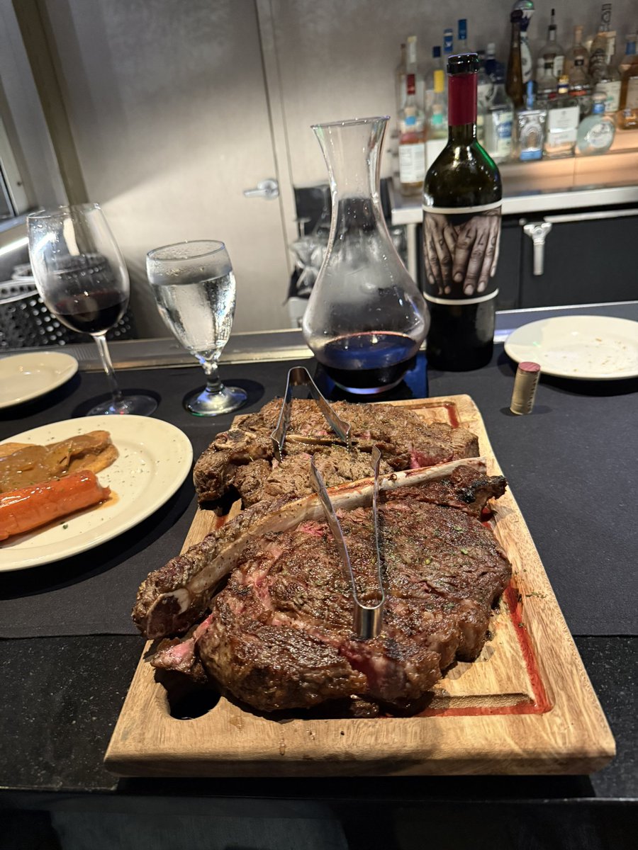 TeamGumball5's tweet photo. Absolutely fucking cooking tonight and fuck Domesticated Artie, he a bitch. #BoneIn and my favorite Rye at one of my favorite places #WhatsinArtiesMouth https://t.co/1q0pHtJgTQ