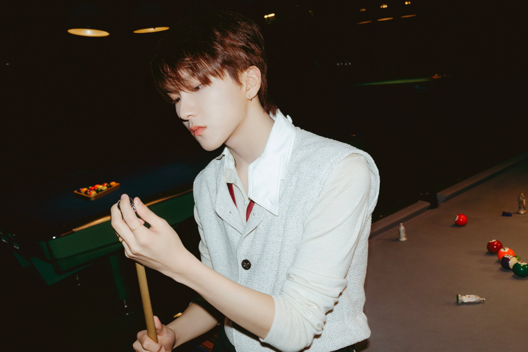 boynextdoor 10枚　専用 Amazon.com: BOYNEXTDOOR NO GENRE [Photobook 3 Ver Set] 4th
