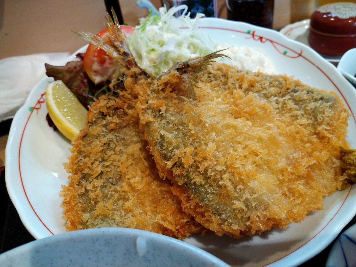 masaki3gm's tweet photo. 休日出勤の振替
取得は金曜日

30度超えの外気温
バスと徒歩で
久々のあじフライデー

大将に玉子もお願い
フライと玉子のつまみ
生ビールを頂く

これでもう幸せな休暇
美味しく頂き満腹退店

#寿司処清元
#あじフライデー
#金曜 https://t.co/kRzjtyYIYY