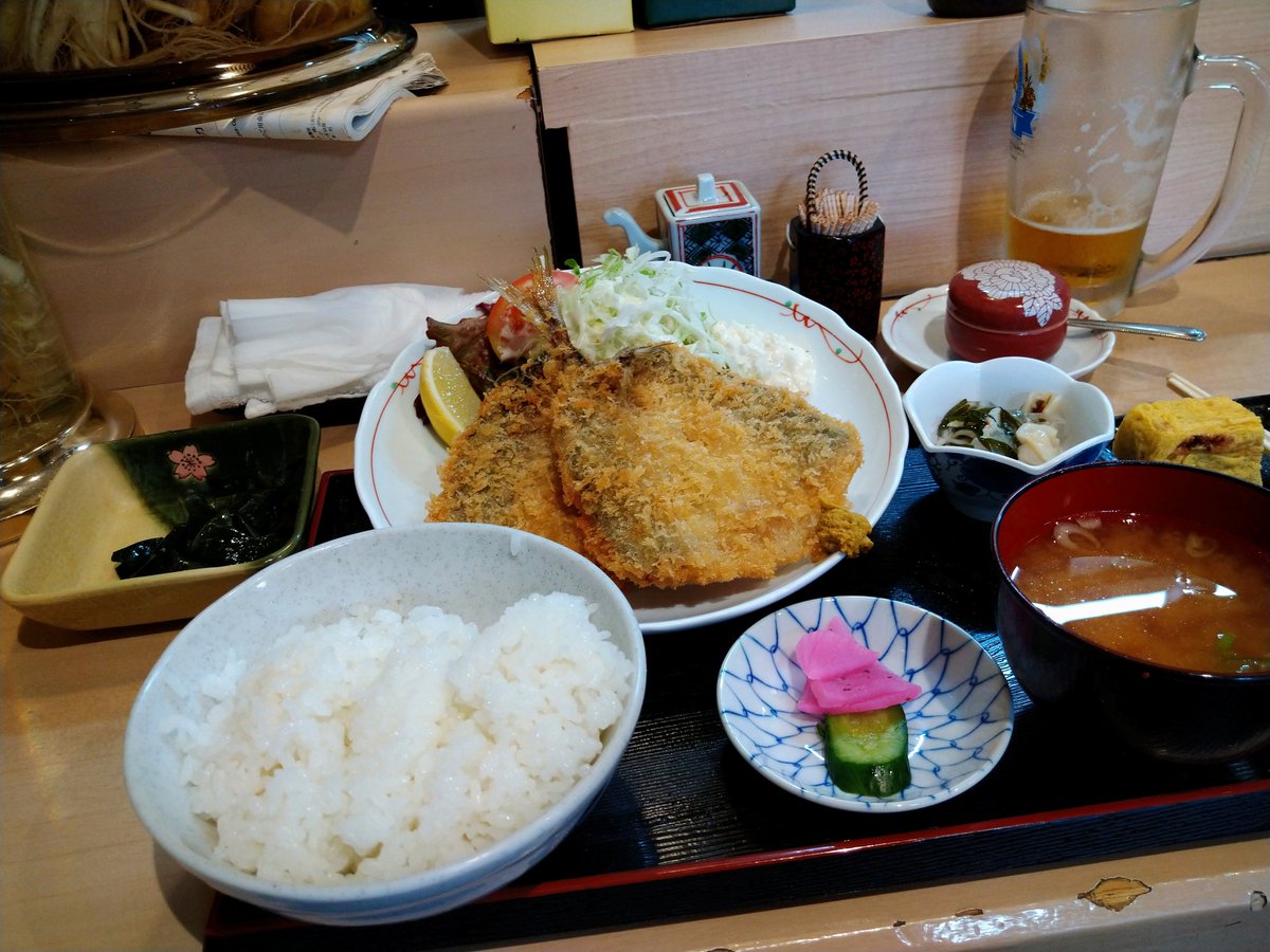 masaki3gm's tweet photo. 休日出勤の振替
取得は金曜日

30度超えの外気温
バスと徒歩で
久々のあじフライデー

大将に玉子もお願い
フライと玉子のつまみ
生ビールを頂く

これでもう幸せな休暇
美味しく頂き満腹退店

#寿司処清元
#あじフライデー
#金曜 https://t.co/kRzjtyYIYY
