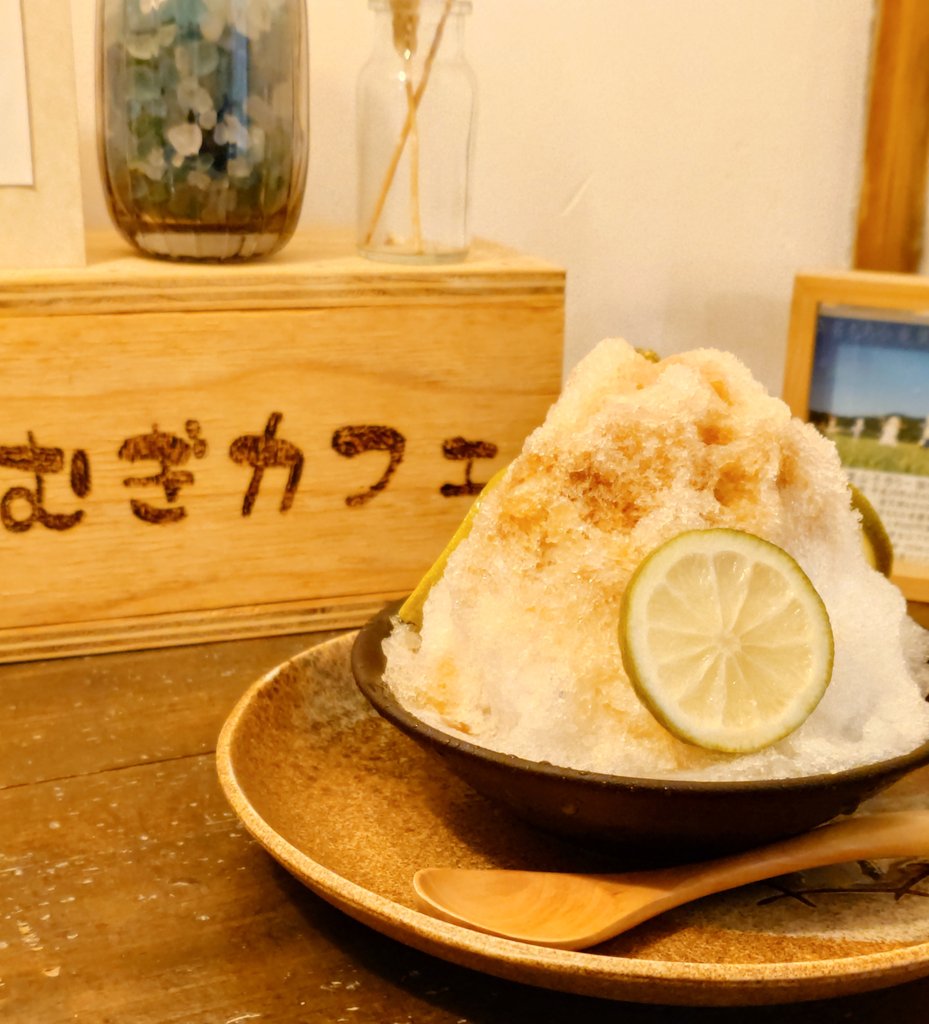 takashislaus's tweet image. 桑名かき氷街道2025！
一店舗目は麦カフェさん（@_MuGicafe）の黒みつライムをいただきます🍧
黒みつのスッキリした甘さとライムの酸味…暑い日にピッタリの一杯です😊
#桑名かき氷街道2025 
#mugicafe #桑名カフェ