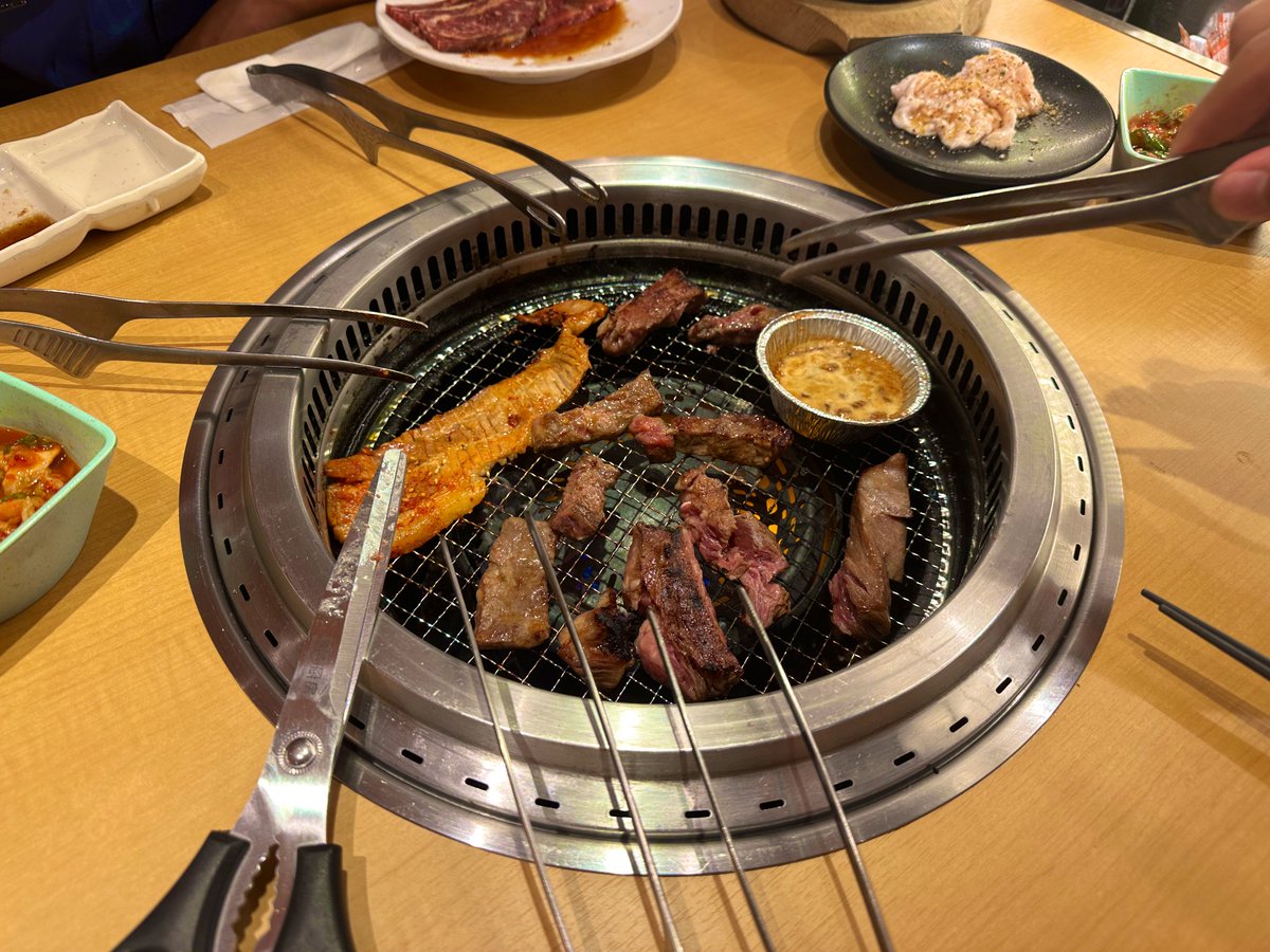 焼肉…奢ってもろてる…さいこー！
仕事頑張って良かった