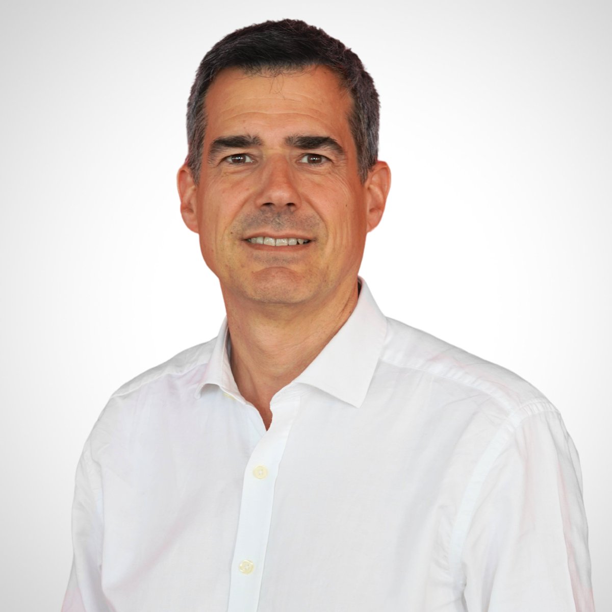 Auparavant directeur délégué exploitation, Antoine Diot est le nouveau directeur de la centrale nucléaire de Gravelines.
Il succède à Emmanuel Villard qui quitte le site après 5 années, pour rejoindre l'Unité Logistique et Maintenance d'EDF à Lille. 
➡️ edf.fr/la-centrale-nu…