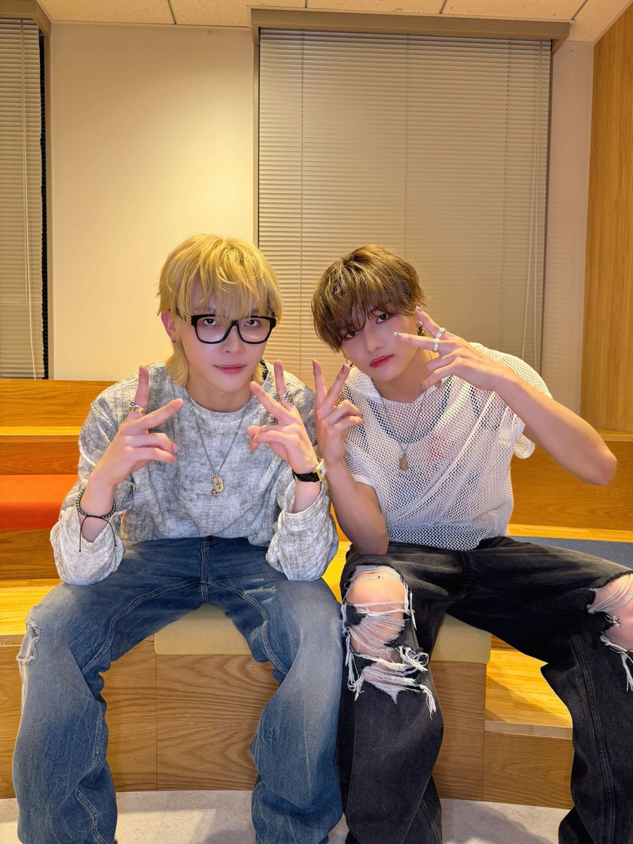andTEAMofficial's tweet photo. &amp;TEAM × aoen 🐺💙

#andTEAM #앤팀 #FUMA #NICHOLAS #JO
#aoen #アオエン #琉楓 #RUKA #雅久 #GAKU #輝 #HIKARU @aoen_official https://t.co/oN0RGlq126