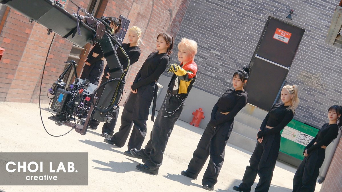 CHOILABENT's tweet image. [🎬]

(Hwang Min Woo) &apos;Vroom&apos; MV Behind The Scenes

▶ youtu.be/8rhv24Jltzs

#황민우 #Vroom