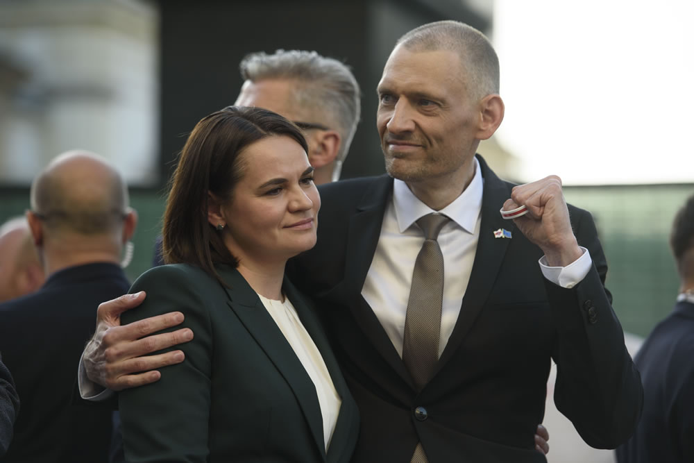 Sviatlana Tsikhanouskaya (@tsihanouskaya) on Twitter photo After five years apart, our family is finally reunited—but more than 1,100 political prisoners remain behind bars in Belarus.
In 🇮🇹 <a href="/ilfoglio_it/">Il Foglio</a>, I write together with my husband <a href="/tsikhanouski_s/">Siarhei Tsikhanouski</a> about our fight to free all of the regime’s hostages.
foglioeuropeo.ilfoglio.it/en/after-five-… After five years apart, our family is finally reunited—but more than 1,100 political prisoners remain behind bars in Belarus.
In 🇮🇹 <a href="/ilfoglio_it/">Il Foglio</a>, I write together with my husband <a href="/tsikhanouski_s/">Siarhei Tsikhanouski</a> about our fight to free all of the regime’s hostages.
foglioeuropeo.ilfoglio.it/en/after-five-…