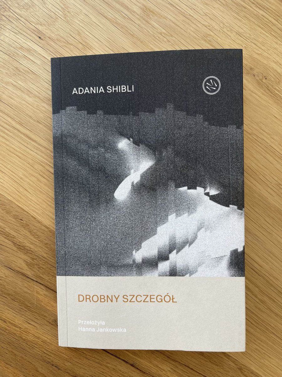 Bardzo dobra i mocna rzecz. Drobny szczegół łączący dwie historie dwóch Palestynek - z czasów powstawania państwa Izrael i współcześnie. Króciutkie, uderza celnie i mocno📕