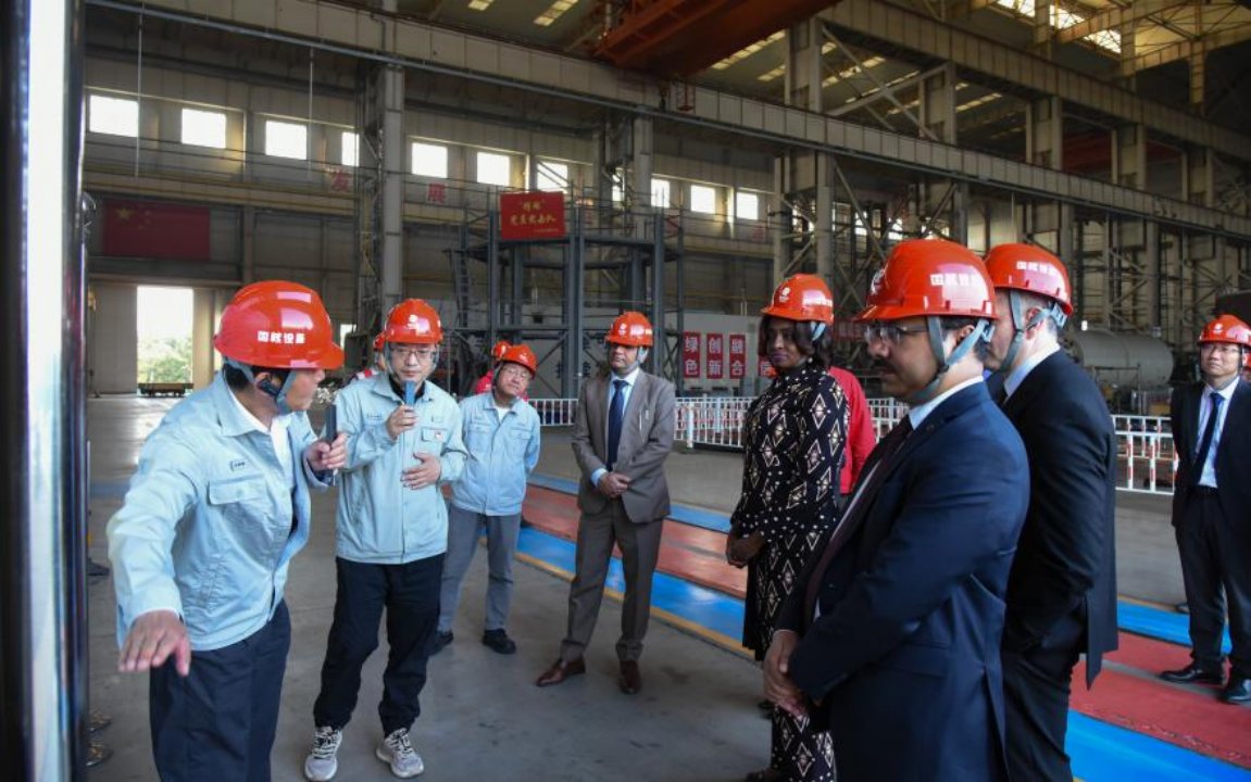 ChinaSPIC's tweet photo. #SPICExpress Recently, the second "Nuclear Cooperation Journey--Vienna Multilateral Ambassadors' China Tour" was held at jointly planned by the China Atomic Energy Authority and the Permanent Mission of China to the UN in Vienna, took place at SPIC Shandong Nuclear Power Equipment Manufacturing Co. Ltd. Ambassadors and senior representatives from the permanent missions of eight countries—Ghana, Bangladesh, Brazil, Namibia, Nigeria, Pakistan, Venezuela, and Indonesia—to the United Nations and other international organizations in Vienna conducted an in-depth inspection of the modular manufacturing of third-generation nuclear power technology.
#SPIC Shandong Nuclear Power Equipment Manufacturing Co. Ltd. highlighted its focus on promoting the transformation of nuclear power construction from traditional on-site construction to high-end intelligent manufacturing, centered around "factory-based prefabrication and modular construction." The ambassadors expressed keen interest in China's third-generation nuclear power technology and looked forward to strengthening cooperation and exchanges with China.
