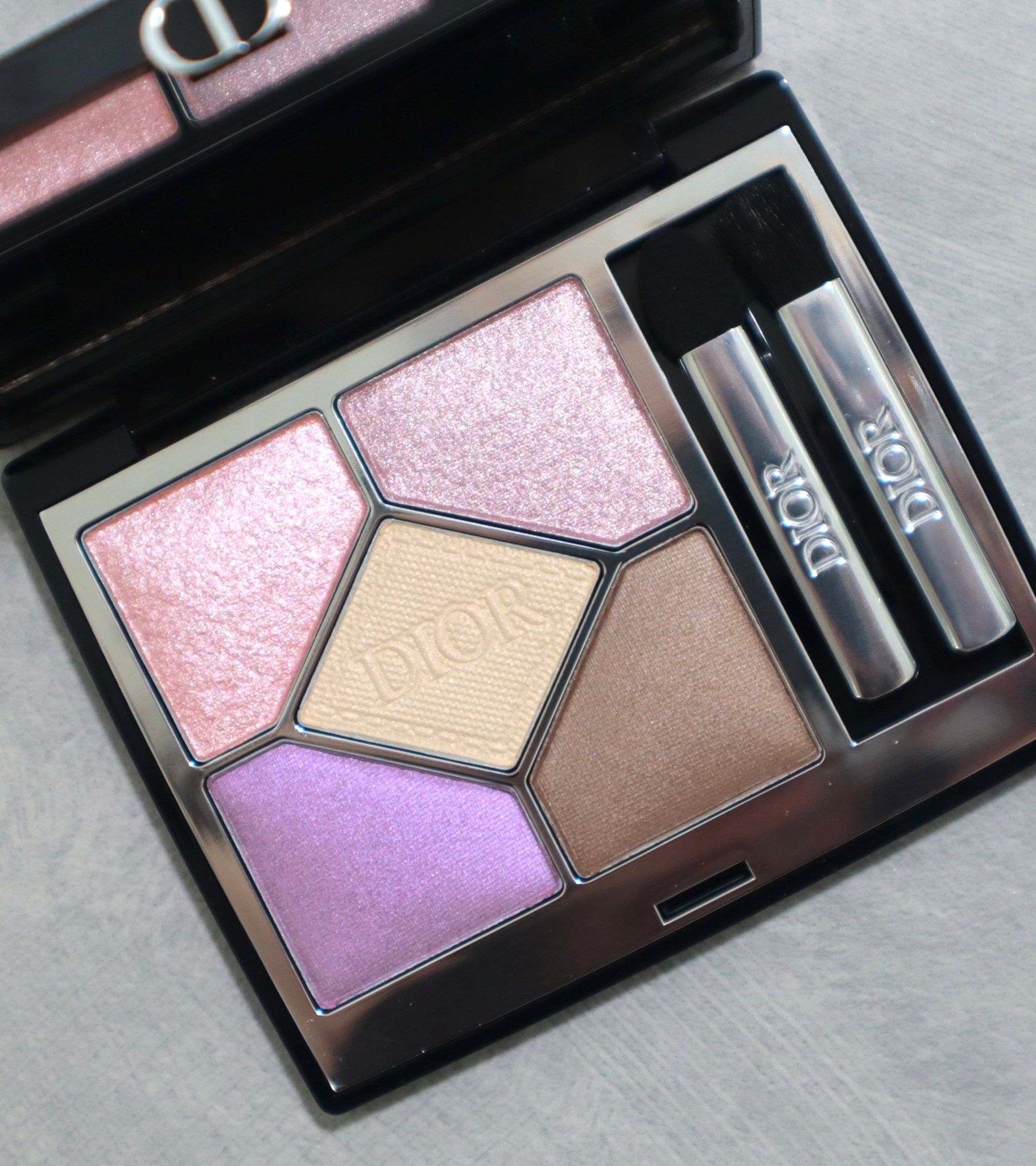 【心ときめく明るいカラーが魅力的♡】DIOR スコート モノ クルール クチュール｜Diorの人気色を比較 - 銀河ここに