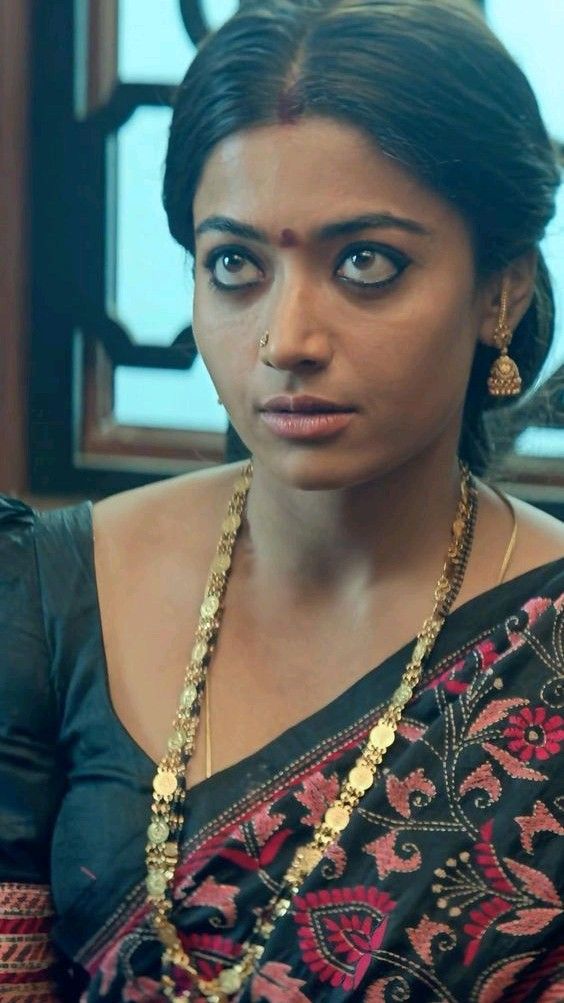 Me- yen mama epo pathalum ena ussu, ombothu, thevudiya, kusu munda, kundi mava nu asingama kupdureenga enakunnu oru pombala peru vachu koopuda vendiyathu thana mama

Bull- athellam homely pottachiku dhan correct, una mathiri theru thevidiyala lam ipadi tha treat pananum