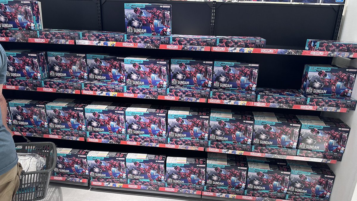 redcomet_0079_'s tweet photo. 今日のガンダムベース大阪は赤いでしたー https://t.co/BJHZWA6Lv6