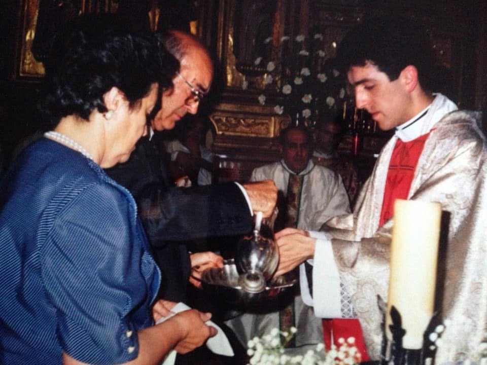 Joseanfdz's tweet photo. Se queda corta la vida para dar gracias a Dios por el don del ministerio sacerdotal recibido hace 33 años. Da gracias a Dios conmigo y eleva, aunque sea breve, una oración por mi, para que viva con fidelidad y entrega apasionada este ministerio. https://t.co/DNuzPNtypN