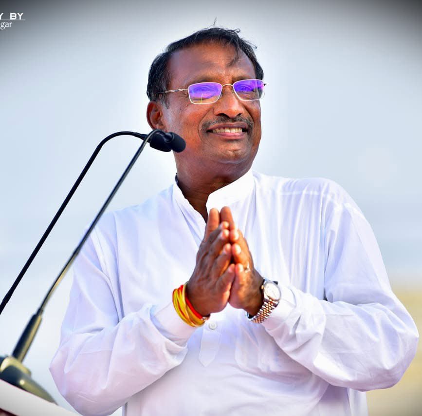 rajeshvitekar_'s tweet photo. मोहोळ-वैराग मतदार संघाचे माजी आमदार तथा सोलापूर जिल्ह्यातील राष्ट्रवादी काँग्रेस पक्षाचे लोकप्रिय नेते आदरणीय श्री. राजन पाटील साहेब यांना वाढदिवसानिमित्त मनःपूर्वक शुभेच्छा…!
#Mla #Rajesh_Vitekar #Happy_Birthday #Birthday_Wishes #Ex_Mla #Rajan_Patil_Saheb https://t.co/EZ4nfXoLOE