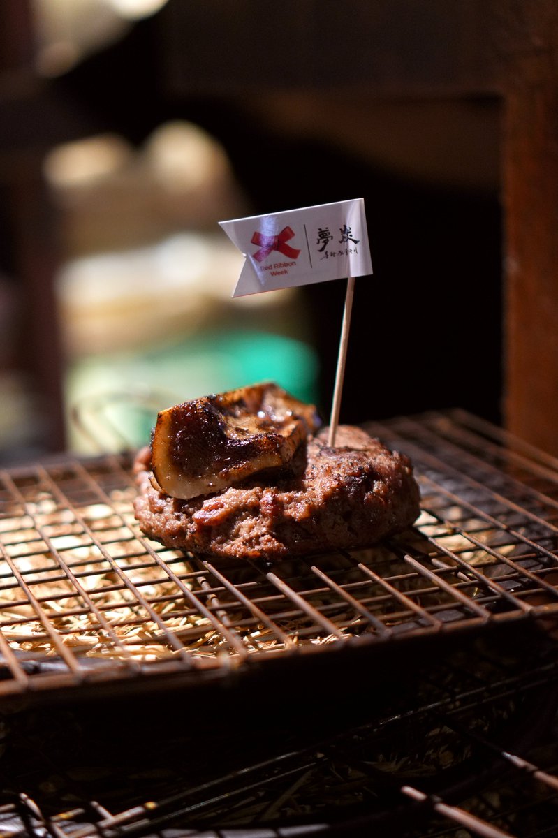 brsurvey's tweet image. [레드리본 위크 현장스케치] 08. 몽탄
코카-콜라와 함께 즐거운 미식 경험을 할 수 있는 특별한 미식 행사인 레드리본 위크의 마지막 행사가 7월 3일 목요일 점심과 저녁, &amp;lt;몽탄&amp;gt;에서 열렸습니다. 이 날의 분위기를 블루리본이 전달드립니다. 
bluer.co.kr/magazine/540