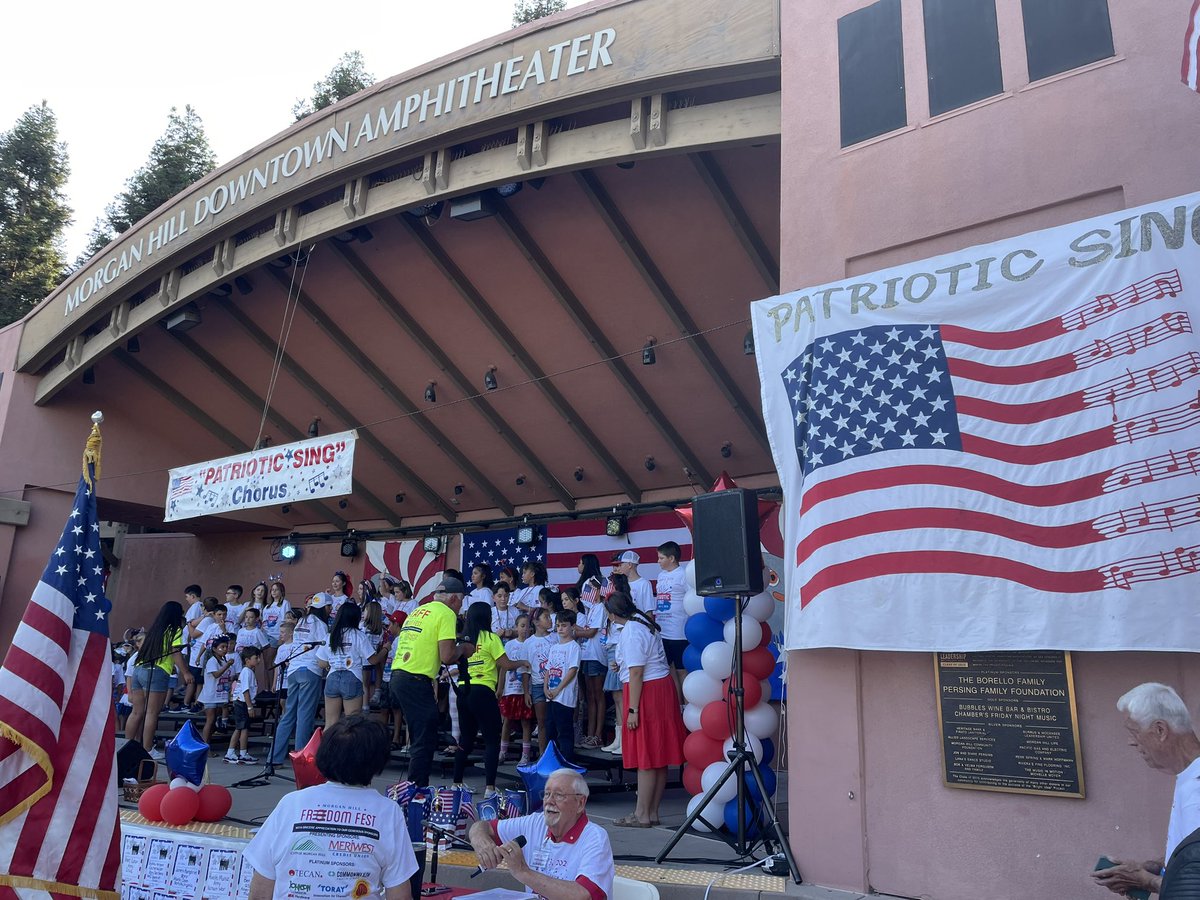 SenDaveCortese's tweet image. #Tradition The 37th annual ‘Patriotic Sing’ known as the @cityofmorganhill Freedom Fest today kicked off the #fourthofjulyweekend🇺🇸! The songs of America were sung by children in grades 1-5 at the Morgan Hill Amphitheater!
Staffer Meghan Bedi presented a Senate Resolution to…