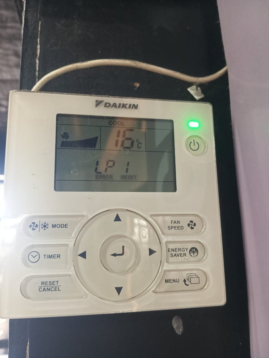 Jeet7111's tweet photo. 15000 rupaye dene ke bad bhi LP ka DF ka error jhel Raha Hun Main aapke pass iska solution hi nahin hai aapka AC Lekar pachta rahe hu @DaikinIndia #daikin https://t.co/y0Ye4WOhAE