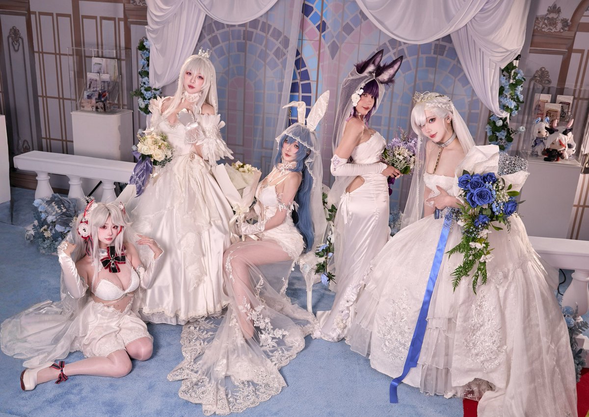 Thank you to every Commander for an amazing Day 1 of [Anime Expo 2025]!

There's still 3 days to stop by Booth E-85 to collect freebies and meet shipgirl cosplayers in their oath attire!

#AzurLane #Yostar #AX2025