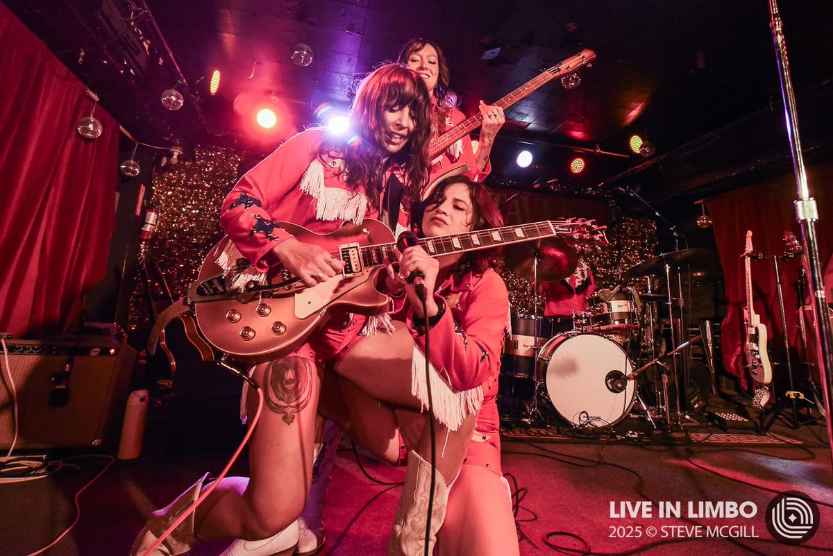 We had the chance to catch New Brunswick’s indie folk trio, Les Hay Babies, as they performed at the Horseshoe Tavern earlier tonight! 

The band’s new album, Tintamarre, was released on October 4th, 2024

📸: Steve McGill