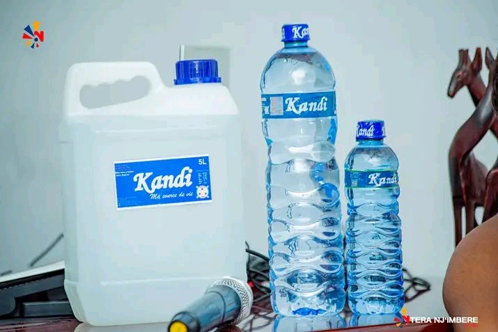 Sir_Umuhirwaa2's tweet photo. Amazi Meza 
Amazi azimbutse 
Amazi azira akanenge ☺️

#KandiWater 💦💙 https://t.co/8mU6du2oFt