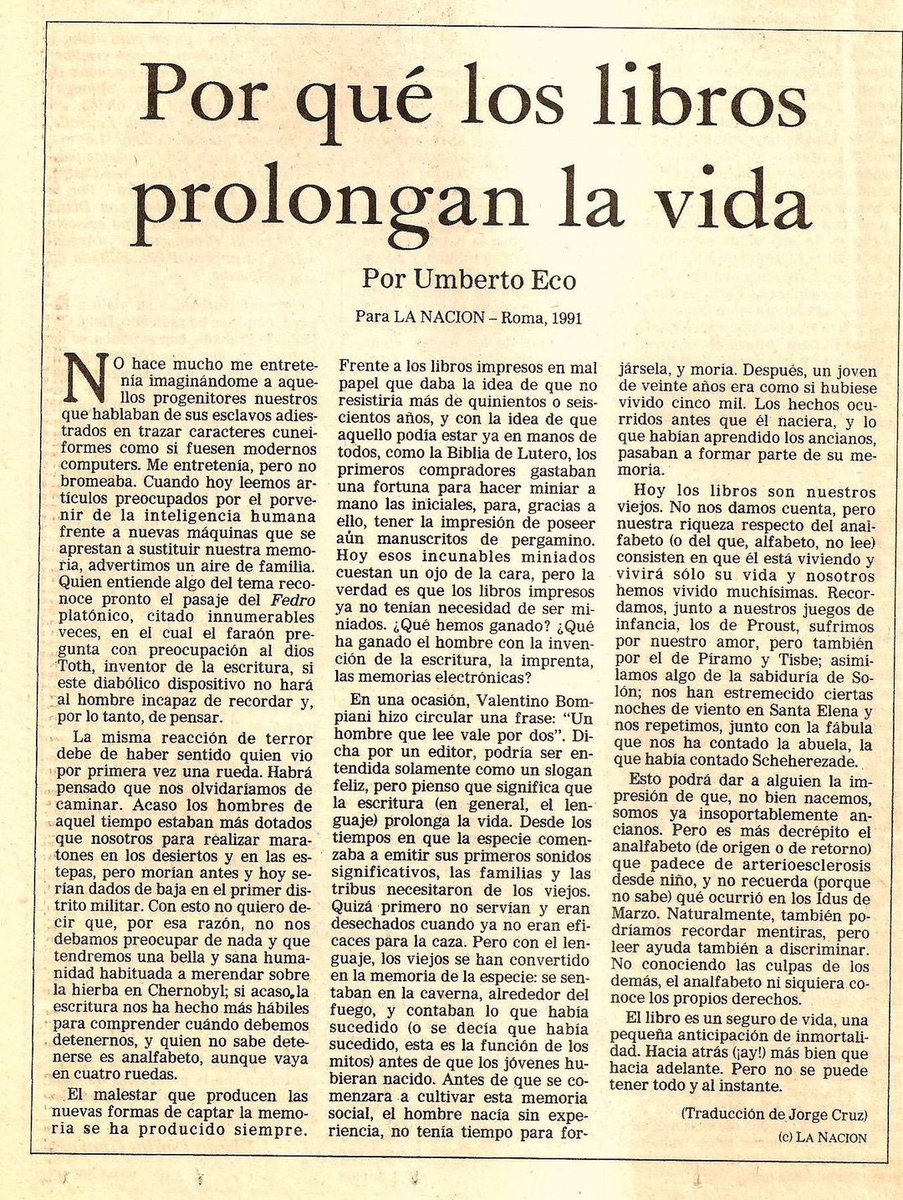 1️⃣ "Hoy los libros son nuestros viejos. No nos damos cuenta, pero nuestra riqueza respecto del analfabeto (el que, alfabetizado, no lee) consiste en que él está viviendo y viendo sólo su vida y nosotros hemos vivido muchísimas." — Umberto Eco blog.funcas.es/los-estudiante…
