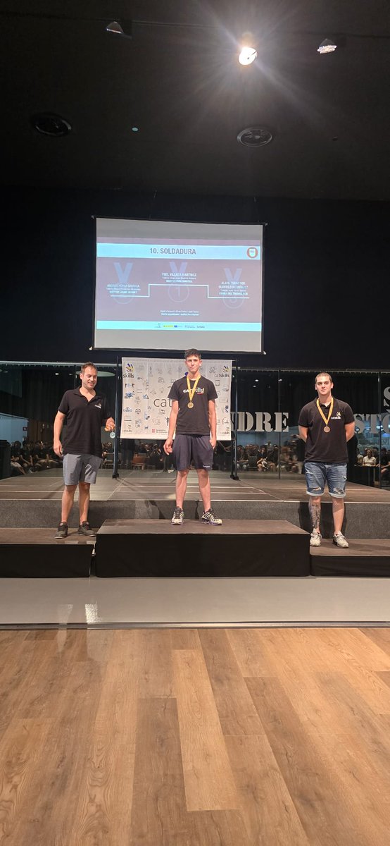 EdTbarcelona's tweet image. 🏆 Enhorabona als guanyadors de l&apos;Escola del Treball de Barcelona als #CatSkills2025!
🥇Jan Comas Martínez (Electrònica)
🥇Archi Varlakov (Fresadora CNC)
🥇Joel Valera Martínez (Soldadura)
💪 Ja estem treballant en la preparació dels #SpainSkills. Som-hi! 🔧⚙️📡 #FPcat #Orgulledt