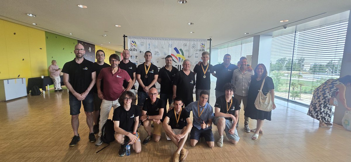 EdTbarcelona's tweet image. 🏆 Enhorabona als guanyadors de l&apos;Escola del Treball de Barcelona als #CatSkills2025!
🥇Jan Comas Martínez (Electrònica)
🥇Archi Varlakov (Fresadora CNC)
🥇Joel Valera Martínez (Soldadura)
💪 Ja estem treballant en la preparació dels #SpainSkills. Som-hi! 🔧⚙️📡 #FPcat #Orgulledt