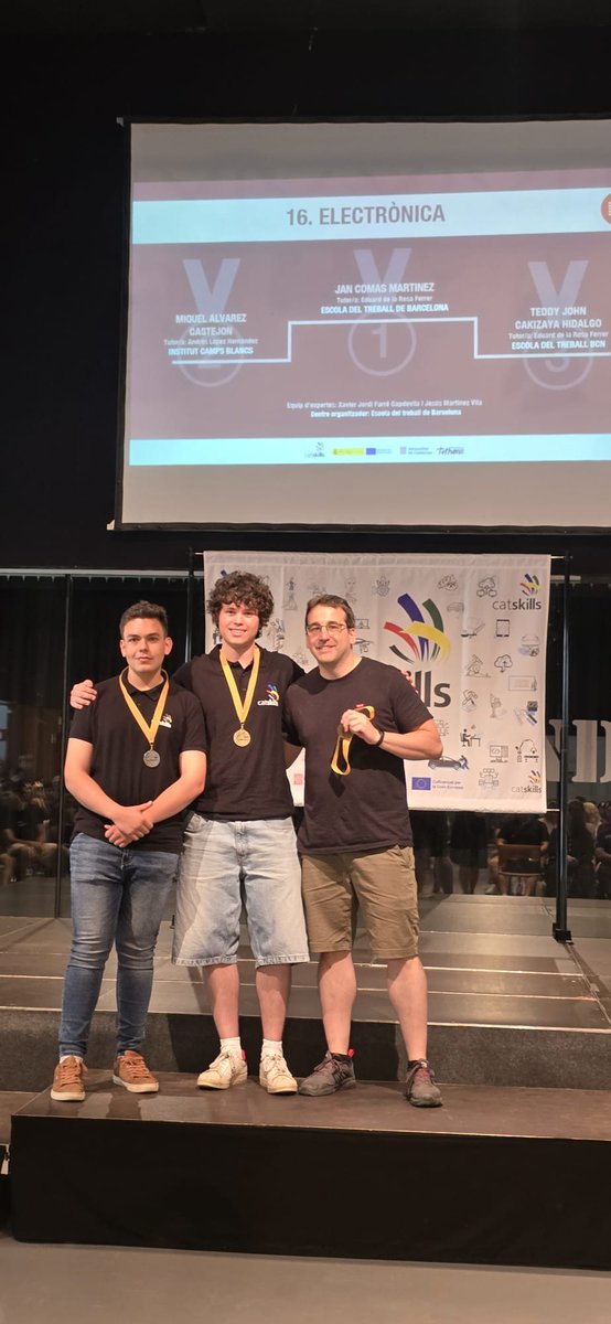 EdTbarcelona's tweet image. 🏆 Enhorabona als guanyadors de l&apos;Escola del Treball de Barcelona als #CatSkills2025!
🥇Jan Comas Martínez (Electrònica)
🥇Archi Varlakov (Fresadora CNC)
🥇Joel Valera Martínez (Soldadura)
💪 Ja estem treballant en la preparació dels #SpainSkills. Som-hi! 🔧⚙️📡 #FPcat #Orgulledt