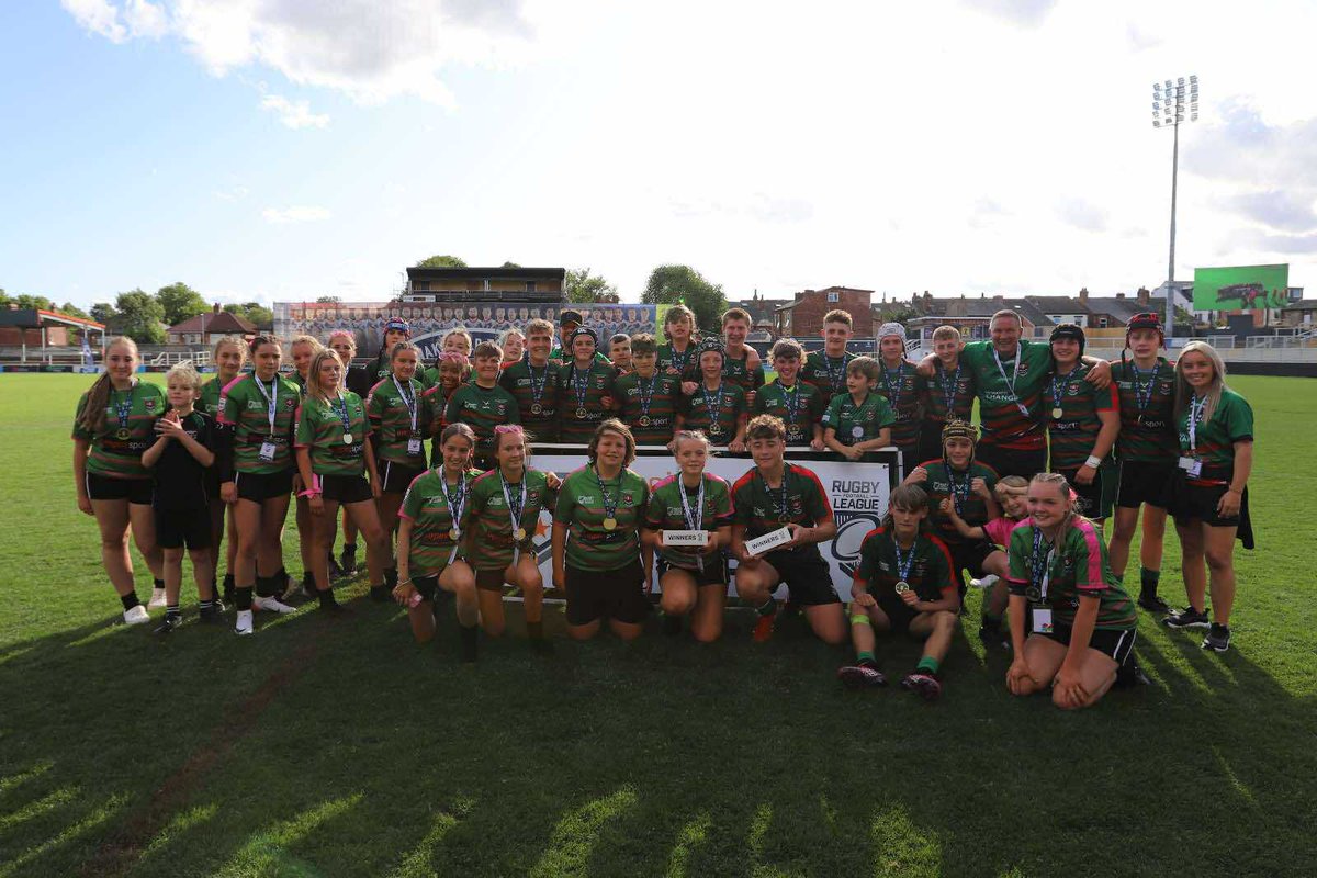 LLRL_Foundation's tweet image. A huge congratulations @BedfordHighSch year 9 Boys and Girls who both won their finals yesterday.