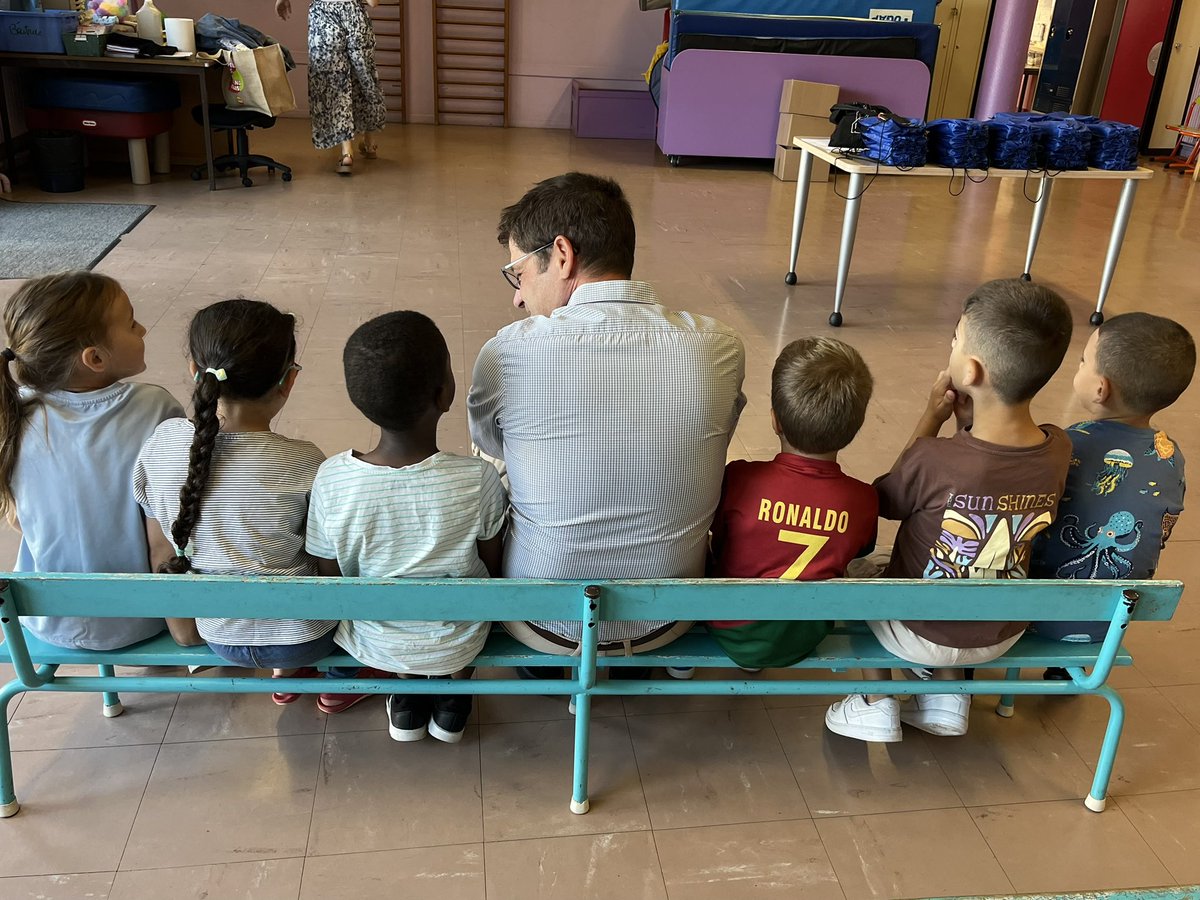 Jérôme Bérenger (@berenger_jerome) on Twitter photo 👂Toujours tendre une oreille, prendre le temps d’écouter, d’échanger avec les plus grands, comme avec les plus petits.
<a href="/Viryofficiel/">Viry-Chatillon</a> <a href="/CDEssonne/">Département de l'Essonne</a> 👂Toujours tendre une oreille, prendre le temps d’écouter, d’échanger avec les plus grands, comme avec les plus petits.
<a href="/Viryofficiel/">Viry-Chatillon</a> <a href="/CDEssonne/">Département de l'Essonne</a>