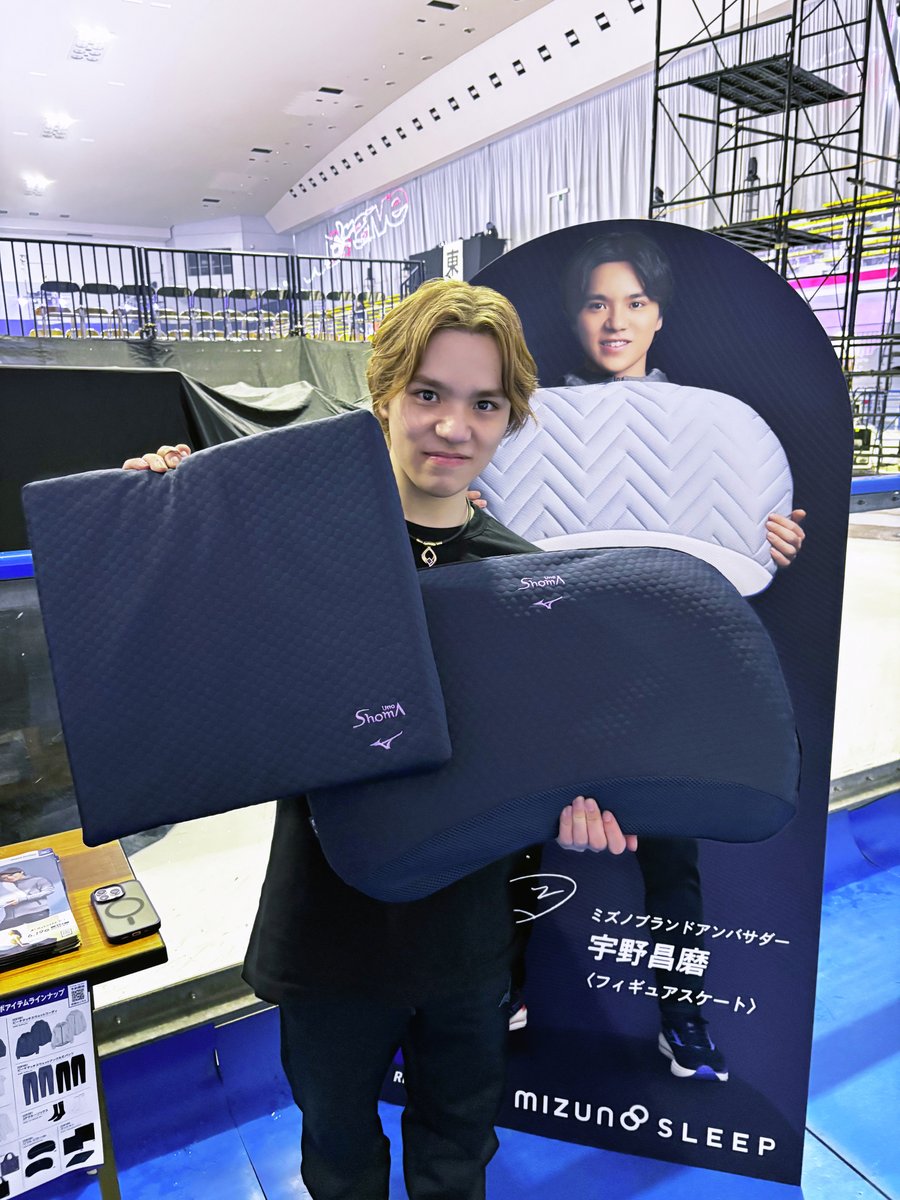 *＼「宇野昌磨さん×ミズノ」コラボ第9弾／*
予約開始まで1週間となりました⏳⛸️

今日は、先日行われたアイスショーで撮影させていただいた宇野さんの写真を特別公開🎁

とても真摯で爽やかな笑顔が素敵な方でした…🥹✨
宇野さん、快く撮影に応じていただきありがとうございました❗❗