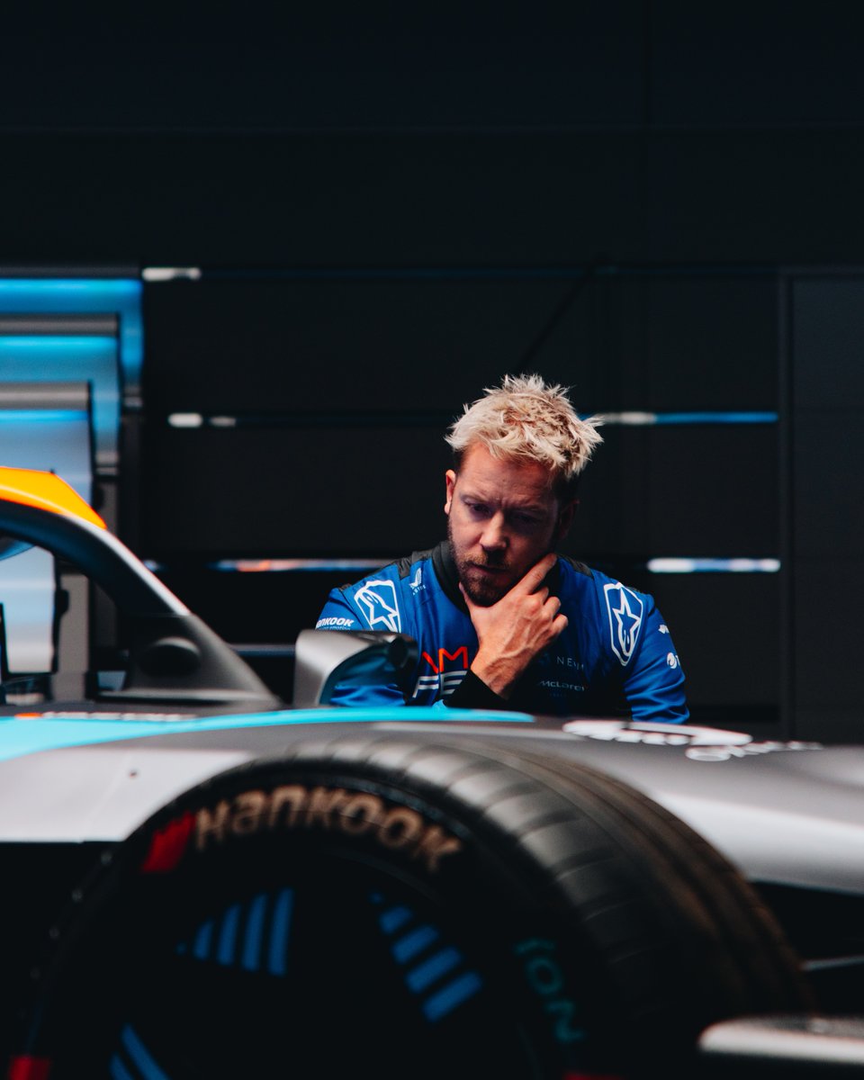 On set with Sam. 📸

#NEOMxMcLaren