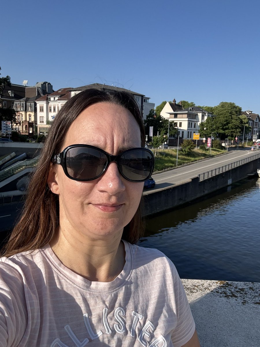 Grüße von dem Platz, an dem ich am 03.04.05 meinen Heiratsantrag bekommen hab. 
„In guten wie in schlechten Zeiten“ - und man denkt sich „Ja pft, was soll da schon kommen…“
Wir schaffen das!