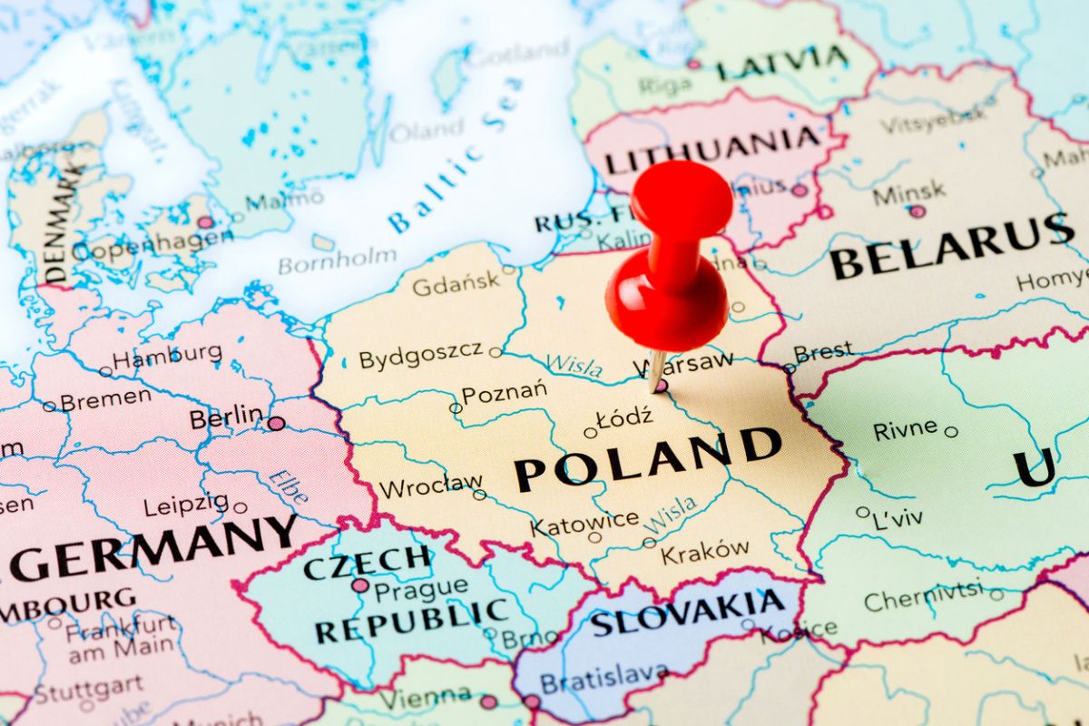 travelobiz's tweet photo. 🚨 Starting July 7, 2025, Poland will temporarily reinstate border controls with Germany &amp; Lithuania. Expect longer waits and document checks at crossings. Plan ahead and stay updated for smooth travel! 

#TravelUpdate #PolandTravel #BorderControls #Schengen https://t.co/eLMx6ESFo7