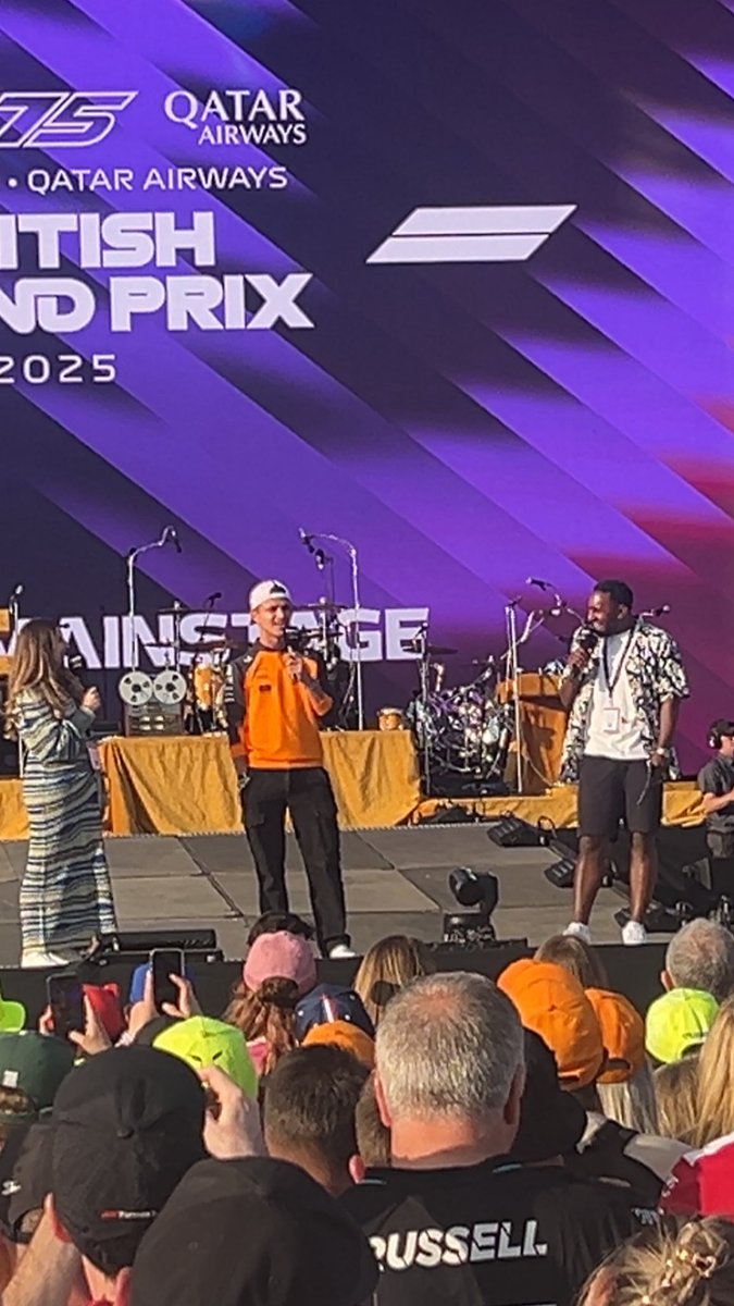 niccooley21's tweet photo. Last year I was gutted when I had to wave my daughter &amp; Dad off to the F1 &amp; stay behind to have my cancer surgery, when I was supposed to be going 😔

But a whole 365 days later I’m here at @SilverstoneUK and boy was it worth the wait just to see @LandoNorris 
#LN4 #McLaren https://t.co/M4wvGrCKpH