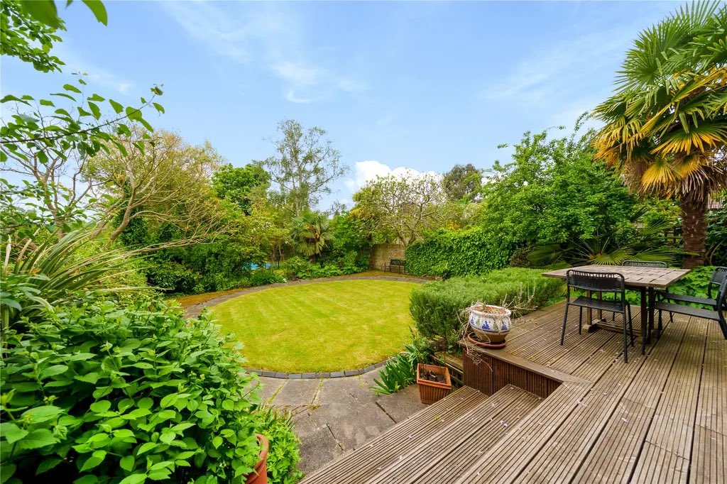 Feels like summer #PoolTime  instagram.com/reel/DLl6RFVo5…