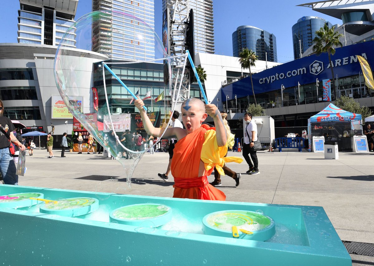 LALIVE's tweet image. That’s a wrap on day 1️⃣ of @AnimeExpo at L.A. LIVE! Feeling the incredible energy of the anime community at #AX2025 and we can’t wait to see what these next few days has in store! 🤩