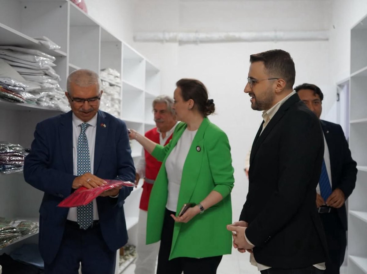 Genel Sekreterimiz Yusuf Ramazan Saygılı, İl Başkanımız Burcu Kösem ve Yönetimi ve Şube ve Gönüllü Yönetimi Başkanı Nurdal Durmuş şube başkanlığımızı ziyarette bulundular. 
Ziyaretlerinden dolayı çok teşekkür ederiz.
#iyikikızılayvar