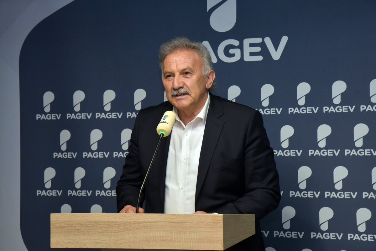 Türk Plastik Sektörünün kalsit ihtiyacının karşılanmasında önemli rol oynayan Niğtaş markasının Yönetim Kurulu Başkanı Sakin Aruk, PAGEV Genişletilmiş Yönetim Kurulu toplantısına katıldı. Vakıf Üyesi Sakin Aruk’a Beratını, PAGEV Başkanı Yavuz Eroğlu ve Küçükçekmece Kaymakamı